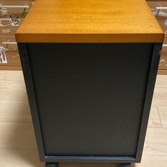 机の隣りに置くやつの画像