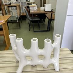【リサイクルショップ ピカソ 小松原】🌼✨ユニークデザイン‼ 陶器製フラワーベース 花瓶✨🌼★3784★の画像