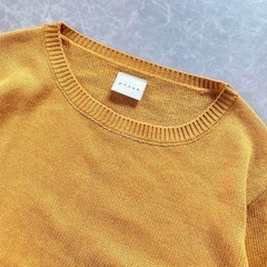 pinue ピヌエ ショート丈　長袖　ニット　マスタードイエロー　アンゴラの画像