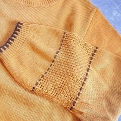 pinue ピヌエ ショート丈　長袖　ニット　マスタードイエロー　アンゴラの画像