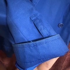 ネイビーのBURBERRY製トレンチコート、ショート丈の画像
