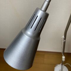 【譲ります】<IKEA>フロア/読書ランプ シルバー 50120712の画像
