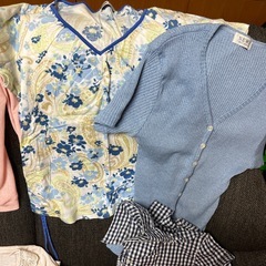 16枚の洋服の画像