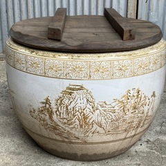 【レトロ・アンティーク】山水画の描かれた大きな陶器の火鉢の画像