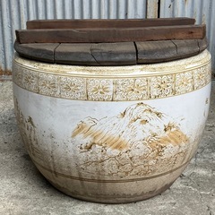 【レトロ・アンティーク】山水画の描かれた大きな陶器の火鉢の画像