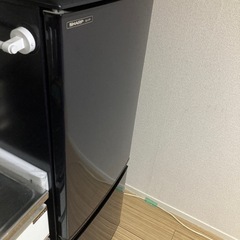 シャープ冷蔵庫の画像