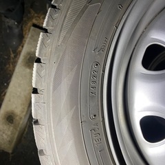 185/60r15 84Qスタッドレスタイヤダンロップ2022,2024年製とホイール4本セットの画像