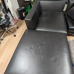 Black Leather Sofaの画像