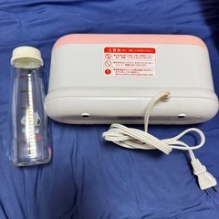 哺乳瓶とウォーマーの画像