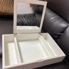 鏡付き小物入れの画像