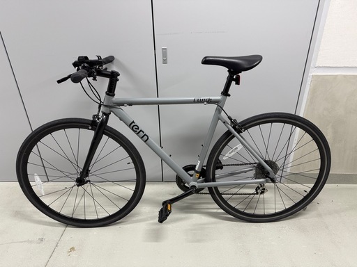 【美品】Tern ターン CLUTCH 700c マッドグレー クロスバイク ライト付き 鍵付き 空気入れ付き