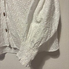 ZARA 刺繍入りホワイト五分袖シャツ Sサイズの画像