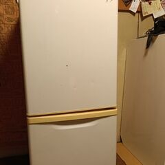 145L 2層小型冷蔵庫を取りに来てくださる方に譲ります！の画像