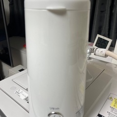 23年製　アイリスオーヤマ　加熱式加湿器　KSHM-120RA-Wの画像
