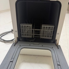 工事不要でシンク横に置けるタンク式食洗機「ラクアmini」の画像