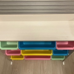おもちゃ収納家具の画像