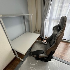 ロータイプパソコンテーブルとチェアー
の画像
