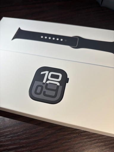 Apple Watch Series 10（GPSモデル）- 42mmジェットブラックアルミニウムケースとブラックスポーツバンド - 