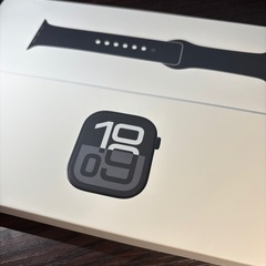 Apple Watch Series 10（GPSモデル）- 42mmジェットブラックアルミニウムケースとブラックスポーツバンド - M/Lの画像
