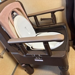 ポータブルトイレ ジャスピタ 肘掛け高さ調整の画像