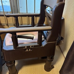 ポータブルトイレ ジャスピタ 肘掛け高さ調整の画像