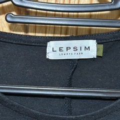 LEPSIM ブラック 半袖Tシャツの画像