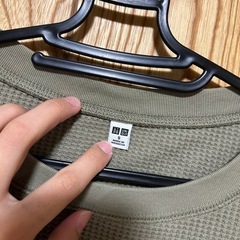 オリーブグリーン 長袖 Tシャツの画像