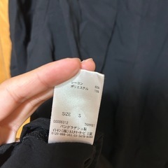 ブラック バルーン袖 トップスの画像