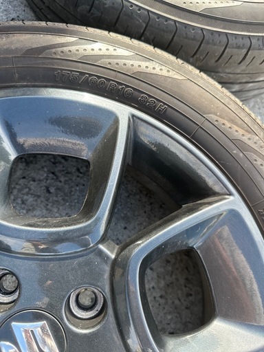 スズキ　イグニス　純正ホイールタイヤセット　4本　175/60R16 タイヤ製年2023年　ヨコハマ　タイヤ