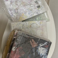 鬼滅の刃と呪術廻戦の資料集の画像