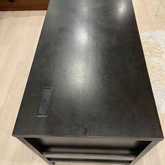 イトーキ製の事務机（パソコンデスク）の画像