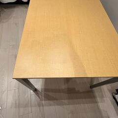 コクヨ製の事務机（会議用デスク　横幅180、奥行き90、高さ70cm）の画像