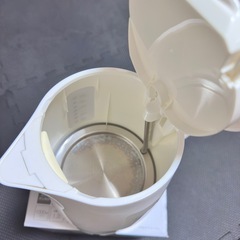 【中古品・美品】DAY Value 電気ケトル 1.2L カラー：ホワイト halalの画像