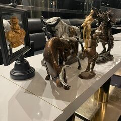 アンティーク置物各種　シャンデリア×12　置台×3　シャンパングラス掛け×3の画像