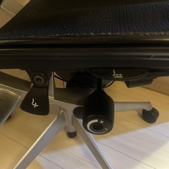 【訳あり】オカムラ バロンチェア オフィスチェアの画像