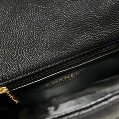 CHANEL キャビアスキン　ハートチェーンの画像