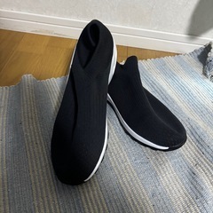 shein スニーカーの画像