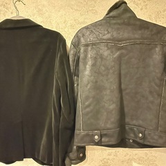 【美品】メンズ ブラックジャケット 2点セット（ベロア／ボア付きライダース風）の画像