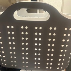 洗濯カゴ2つの画像