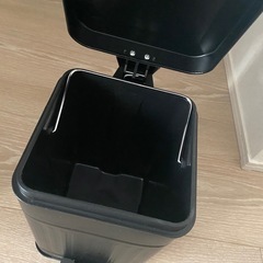 ゴミ箱の画像