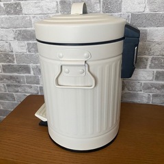 ゴミ箱の画像