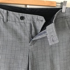 ユニクロ　テーパードパンツ　チェック柄　グレーの画像