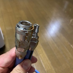 コンプレッサーに繋ぐホースの画像