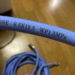 コンプレッサーに繋ぐホースの画像