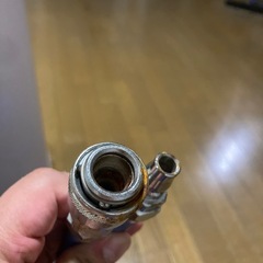 コンプレッサーに繋ぐホースの画像