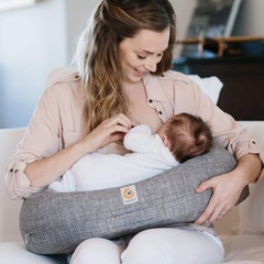 エルゴ 授乳クッション の画像