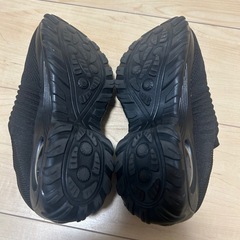 ブラック 運動靴の画像
