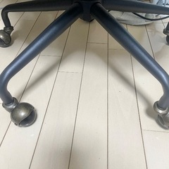 【急募】デスクチェア おしゃれ 高さ調節可の画像