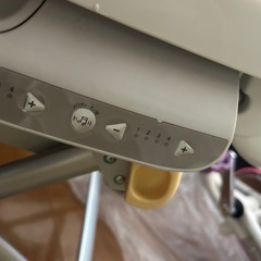 コンビ電動ラックハイローチェアの画像