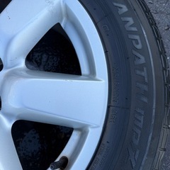 ニサン自動車用アルミホイールタイヤの画像